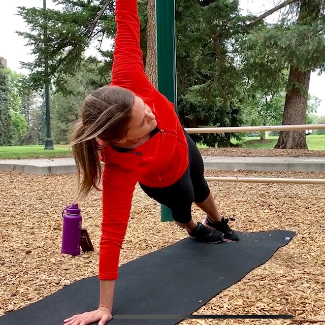 Isometric strength training side plank exercise